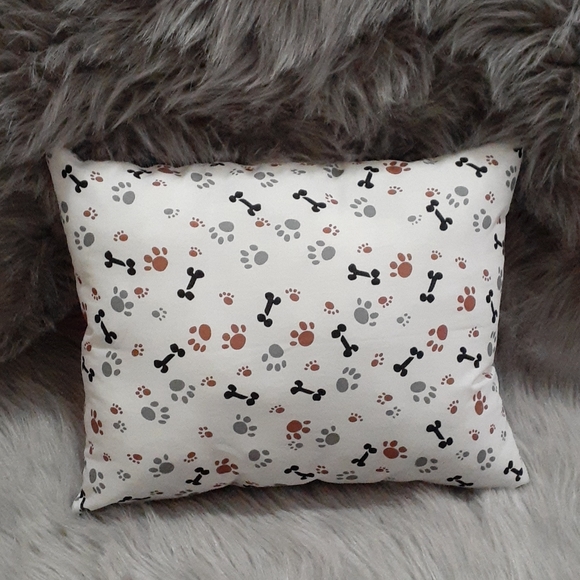 Other - 🌼SALE🌼🐶🐾Dog Themed Accent Pillow🐶🐾